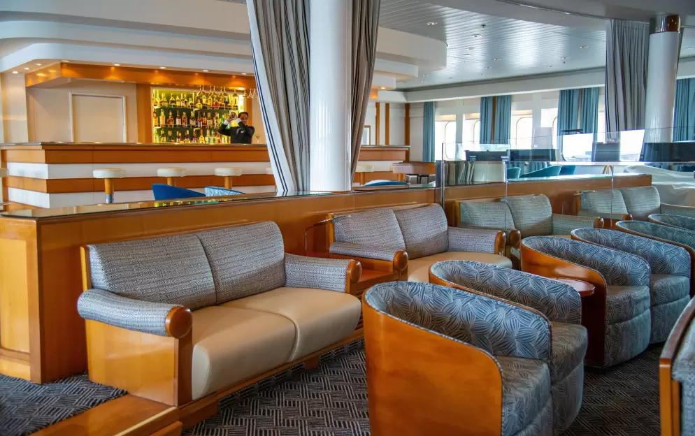 Paul Gauguin Cruises MS Paul Gauguin Le Grand Salon 6 ©Paul Gauguin Cruises.jpg